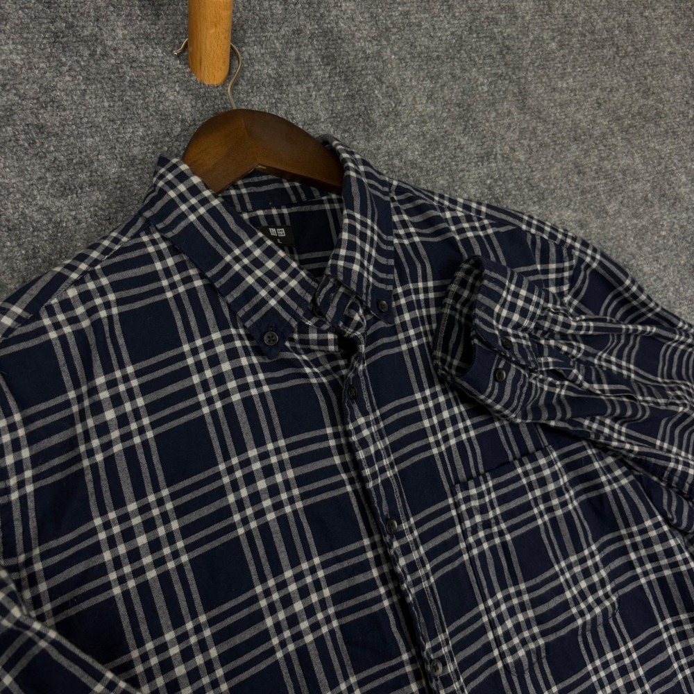 Uniqlo Mens XL Flannel Plaid Button Down Shirt Navy Blue White 451293